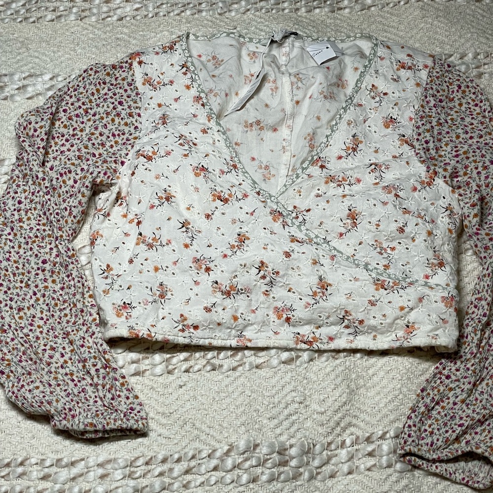 American Eagle Floral Long Sleeve Crop Top